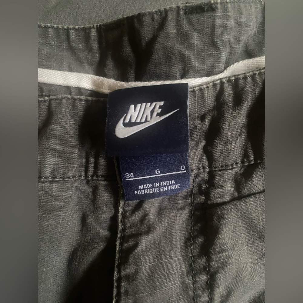 Men’s grey cargo shorts size 34 Nike brand